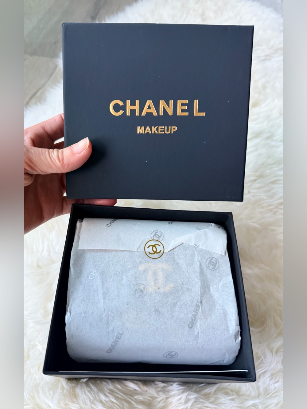Chanel MAKEUP Black Leather Gold Ball Box Bag w Gold Hardware (SEALED) NEW - Picture 2 of 16